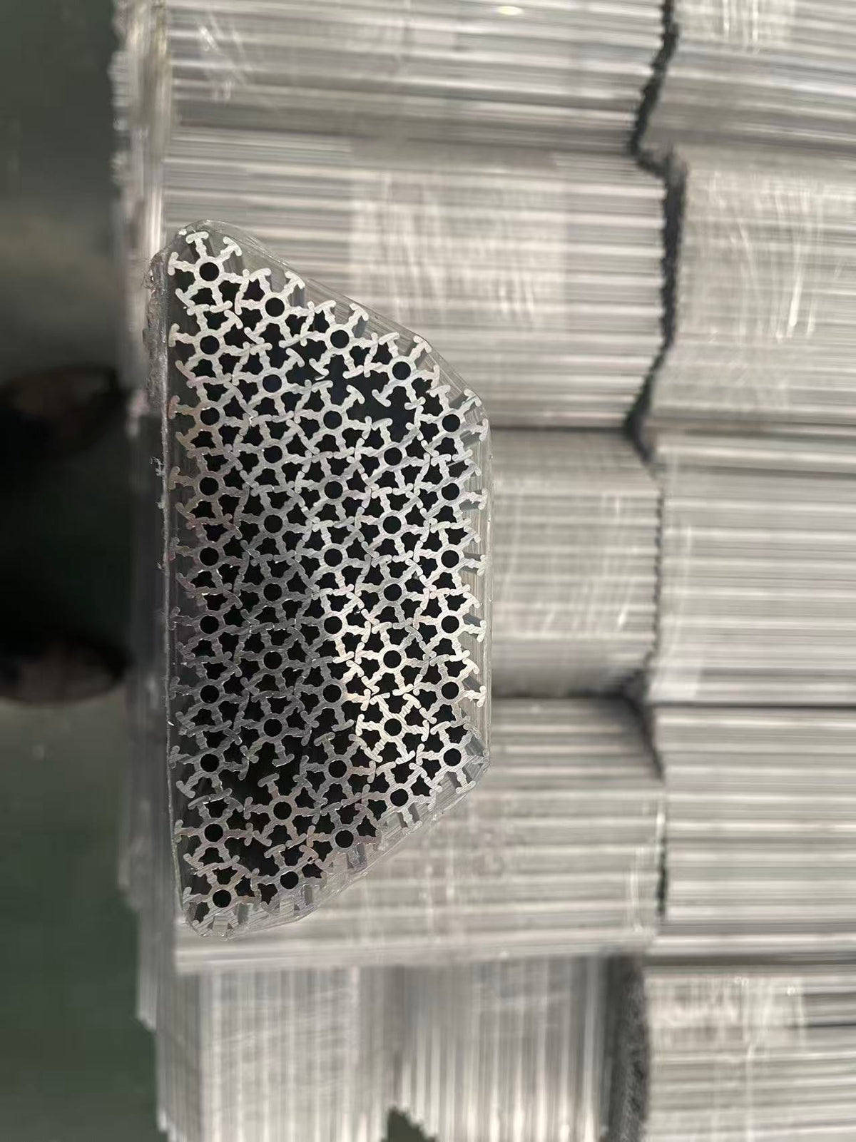 铝合金型材精密锯切